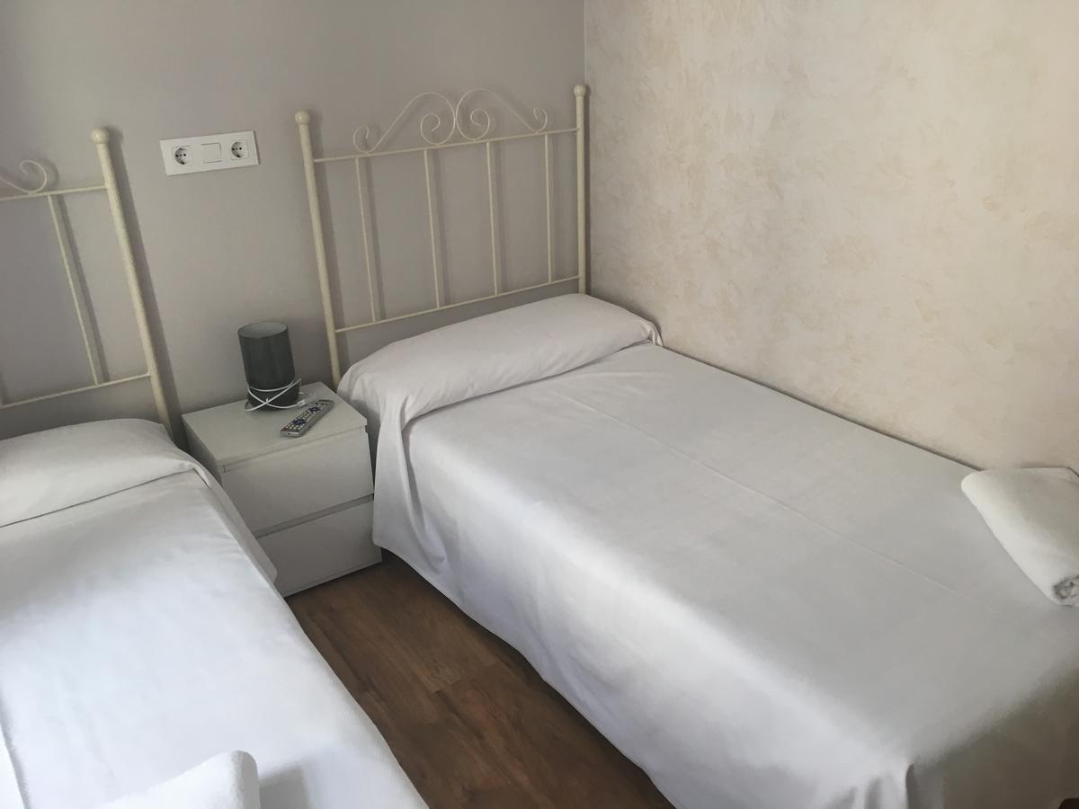 Albergue Santiago Apostol Логроньо Екстериор снимка